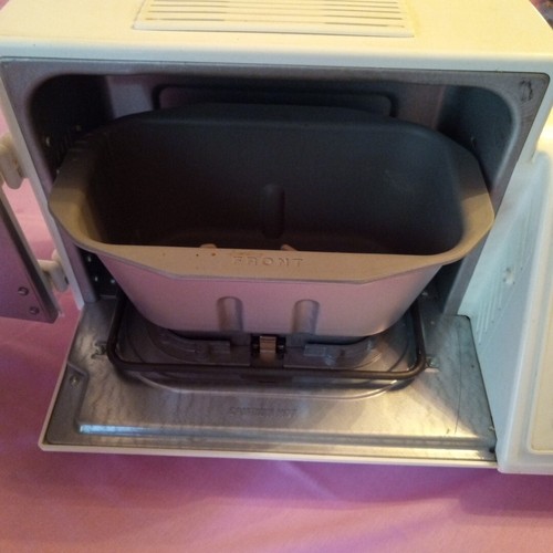 VTG WEST BEND Bread Maker #41095 Automatic Bread and Dough 2 lb Loaf Machine - Picture 12 of 16