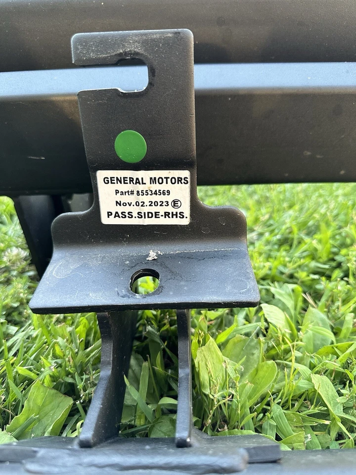 Protectores basculantes GMC Sierra 1500 2024 doble cabina Foto 3 de 3