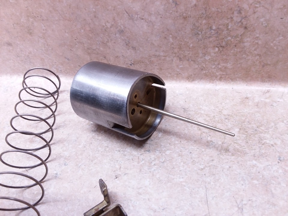 Yamaha 250 YZ YZ250 Engine Carburetor Slide Needle Spring Lot 1985 ANX