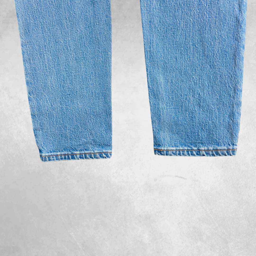 Levi’s 501 T Jeans Women’s W26 L28 Blue Tapered Leg Stretch Denim image 8