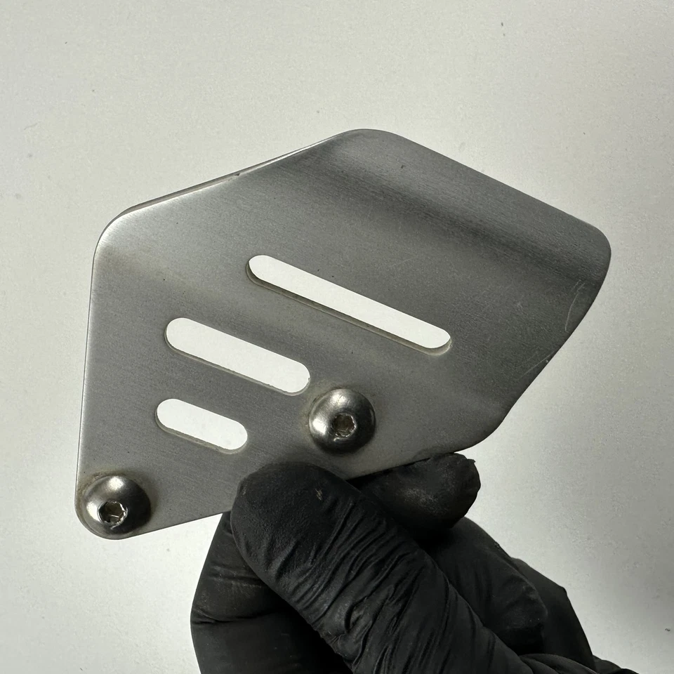 Protector talón lateral derecho suzuki dl650 v-strom 2011 Foto 3 de 4