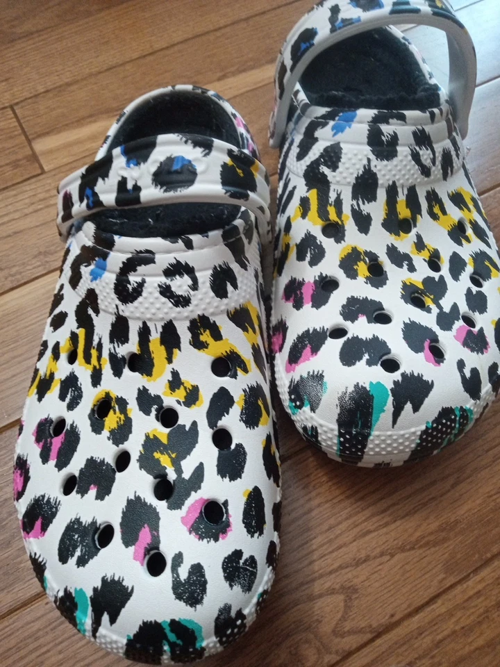 Crocs классический с подкладкой сабо туфли мужской размер 9 женщин 11 белый леопард печать нечеткий - Изображение 2 из 4