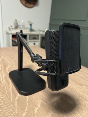 Elgato Wave 3  - USB-C Condenser Microphone With Pop Filter, Shock Mount, Stand