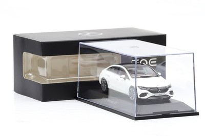 1:43 Herpa Mercedes-Benz EQ EQE V295 opalithweiß bright 2022 Dealer Acrylbox