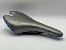 FIZIK PAVE TITANIUM TI RAILLED BLACK & SILVER RACING & BLU SELLA vintage retrò