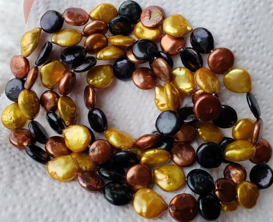 Collar de perlas de moneda de agua dulce y oro y negro de diseñador de 48" Foto 2 de 4