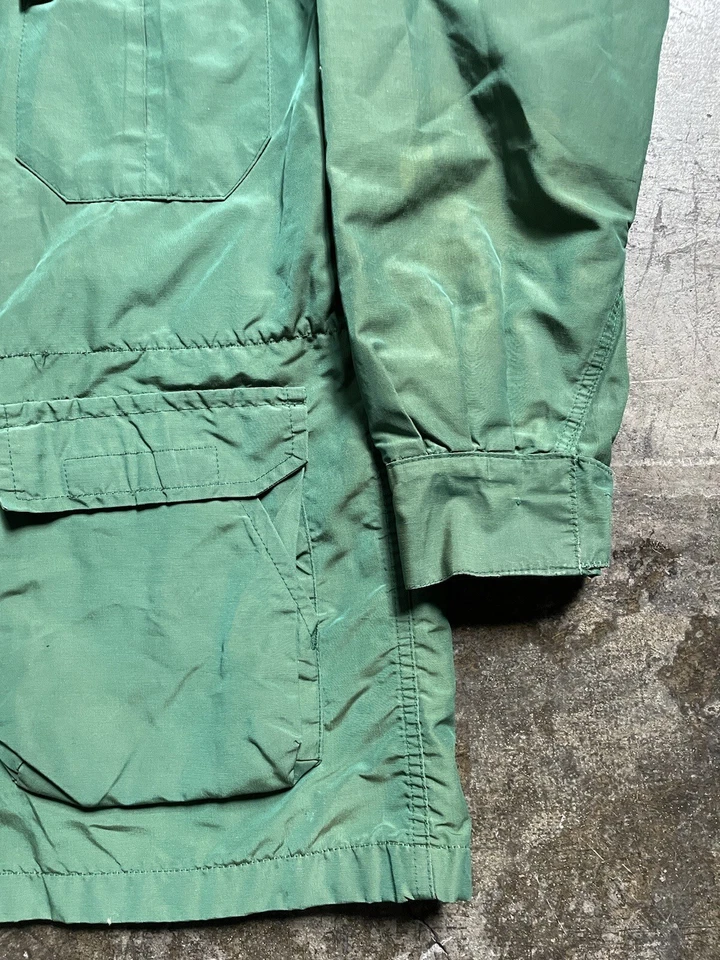 PARKA DE MONTAÑA DE NAILON CON CAPUCHA VERDE TOSTADO 60/40 DE COLECCIÓN SIERRA DESIGNS HECHA EN EE. UU. PEQUEÑA Foto 4 de 4