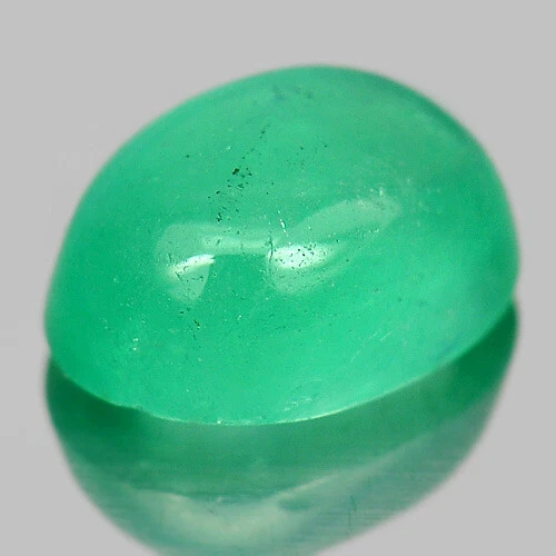 Esmeralda verde 1,84 quilates Forma de cabujón ovalado 8,7 x 6,5 x 4,4 mm. Piedras preciosas naturales Foto 2 de 4