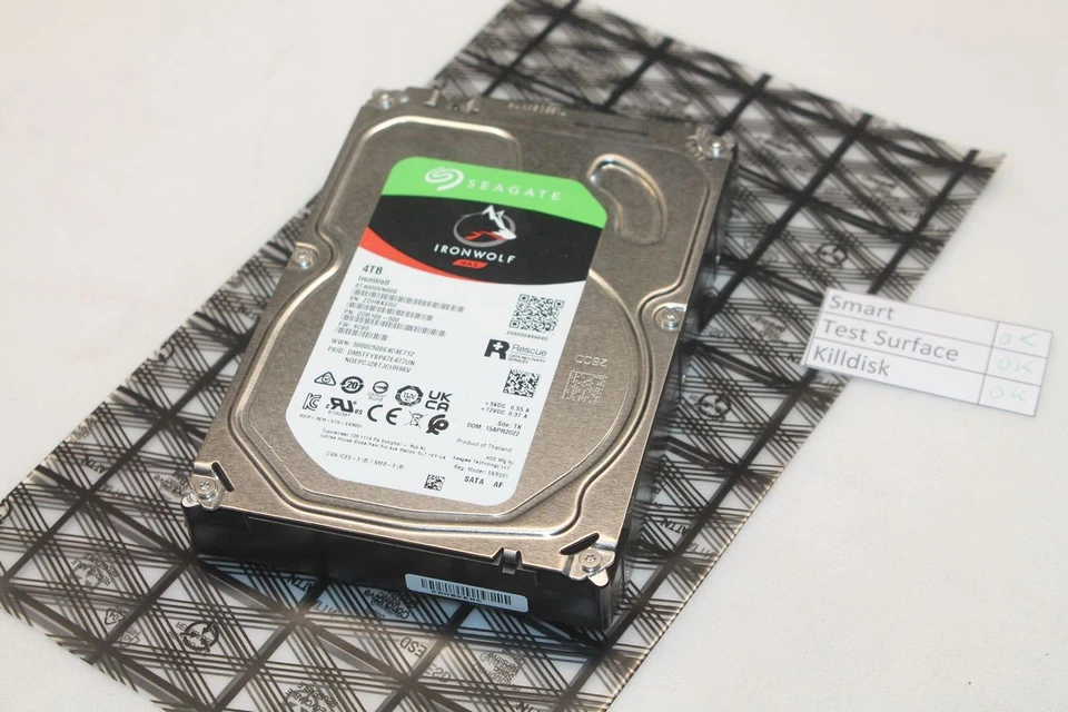 SEAGATE IRONWOLF NAS . DISQUE DUR 4Tb SATA 6Gb/s . ST400VN008 . ( 15jours used )