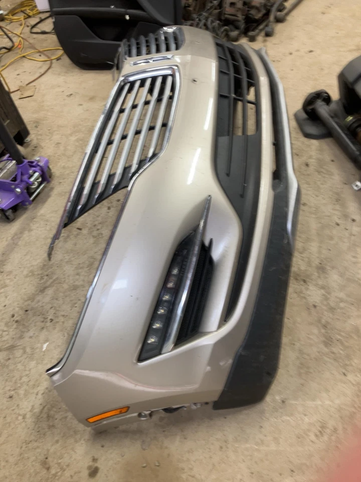 15 LINCOLN MKC Front Bumper Cracking W/o Front Park Assist NO SHIPPING!! Foto 3 de 4