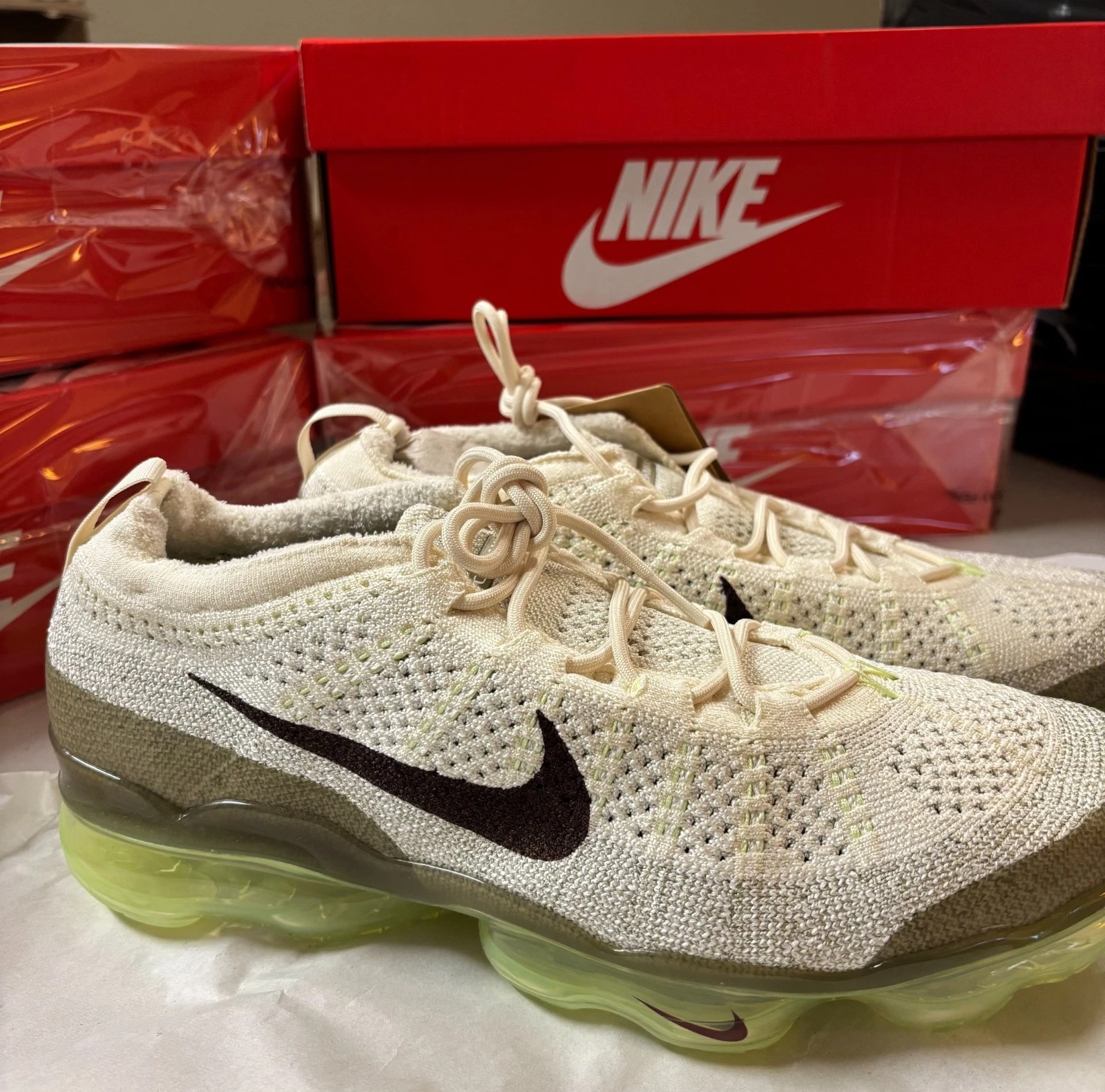 NIKE Men's Trail Running Shoes, Coconut Milk/Neutral Olive Size 11 (3230)