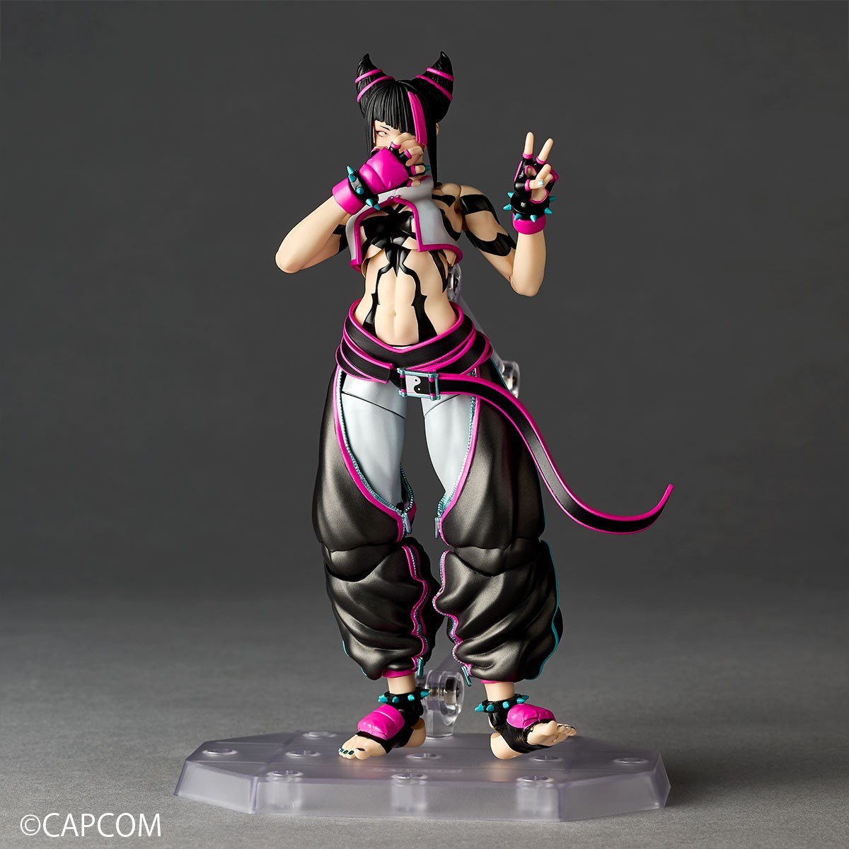 Revoltech Amazing Yamaguchi Juri & Chun-Li Street Fighter 6
