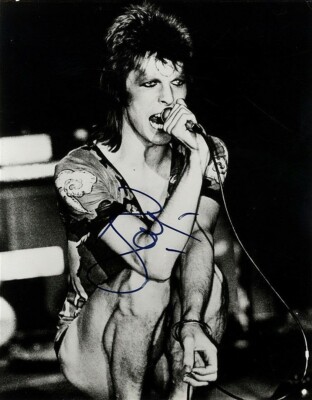 DAVID BOWIE signiertes ''ZIGGY STARDUST'' Foto - Pop & Rock Sänger - Preprint