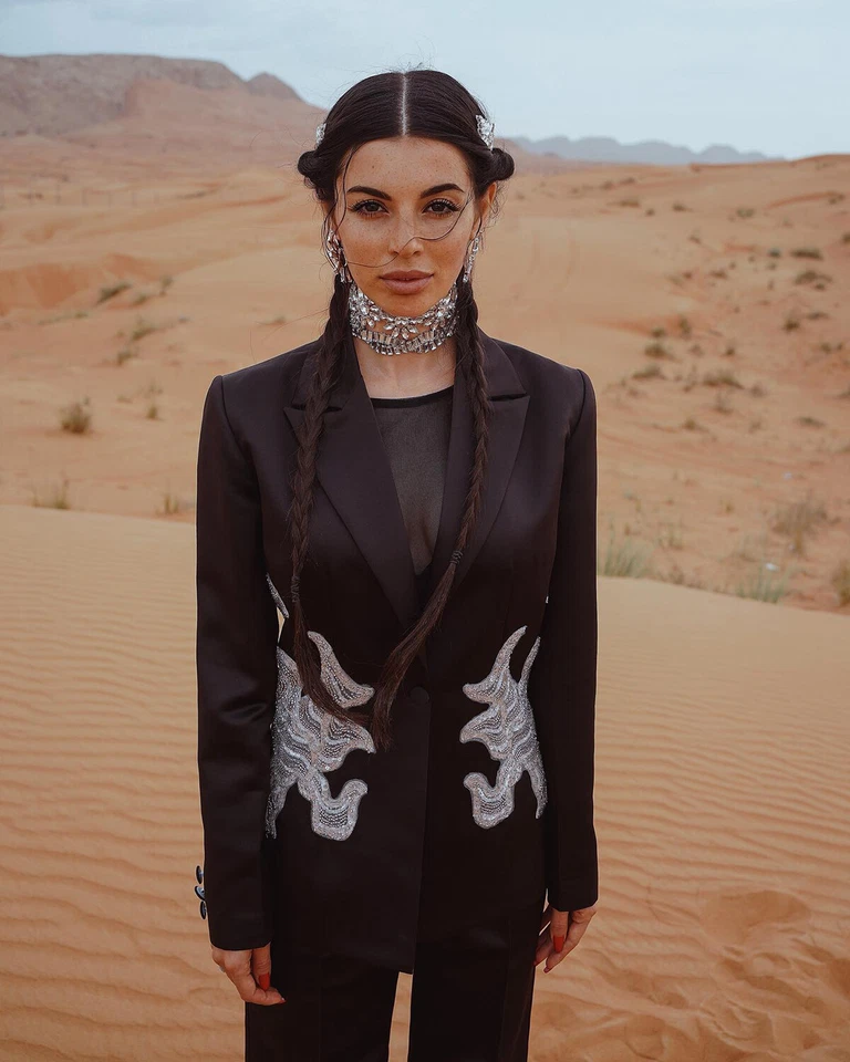 Elegante traje de esmoquin negro para mujer apliques solapa de pico trajes informales de negocios Foto 3 de 4