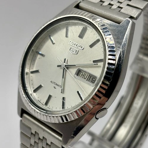 Vintage Seiko 5 Automatic 7009-8910 Day-Date Silver Dial Crown at 4 Japan