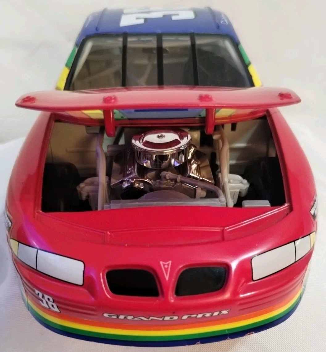 Ertl 1/18 Scale 7371 -1997 Pontiac Grand Prix Stock Car Nascar