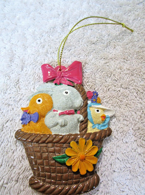 CUTE  ''EASTER BASKET'' MEDALLION TREE ORNAMENT  YELLOW CHICKS BUNNY FLOWERS BOW