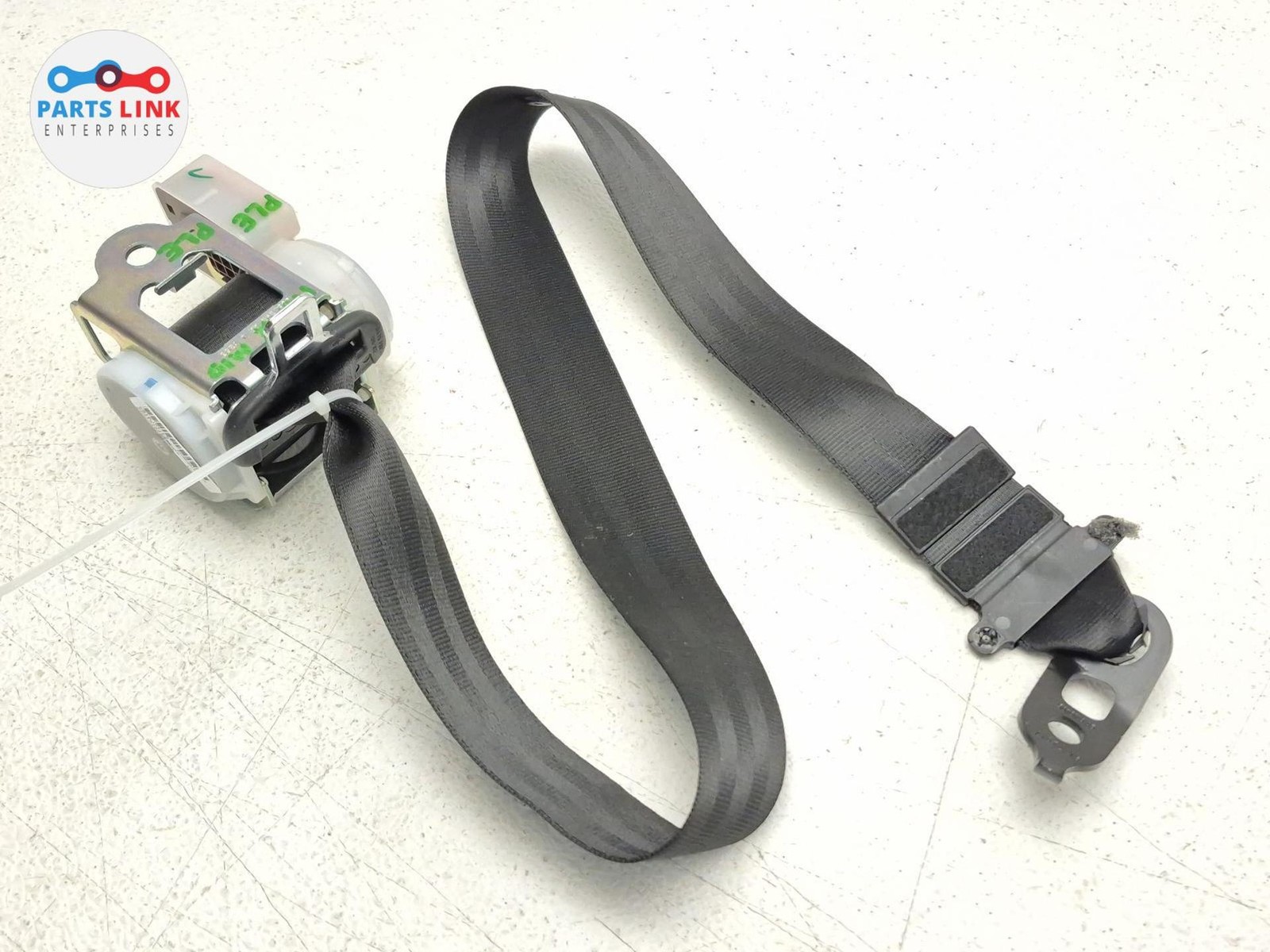 2016-20 BENTLEY BENTAYGA REAR SEAT BELT MIDDLE SEATBELT RETRACTOR 2ND ROW 636