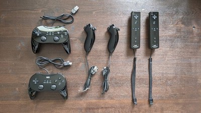 Nintendo Wii/Wii U Zubehör-Set: 2x Remote Plus OVP + 2x Classic Pro + Nunchucks