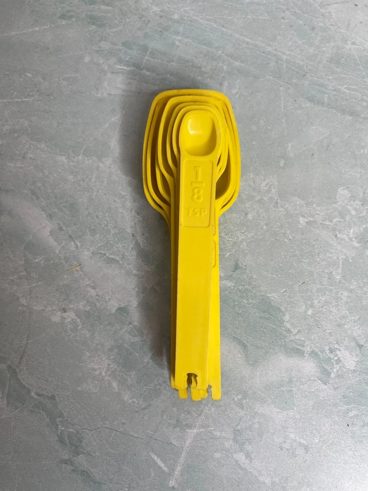 Vintage Tupperware 7pc MEASURING SPOONS Set daffodil yellow - Image 3 of 4