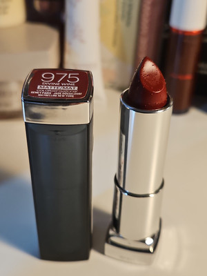 Maybelline Color Sensational Matte Lipstick 975 DIVINE WINE