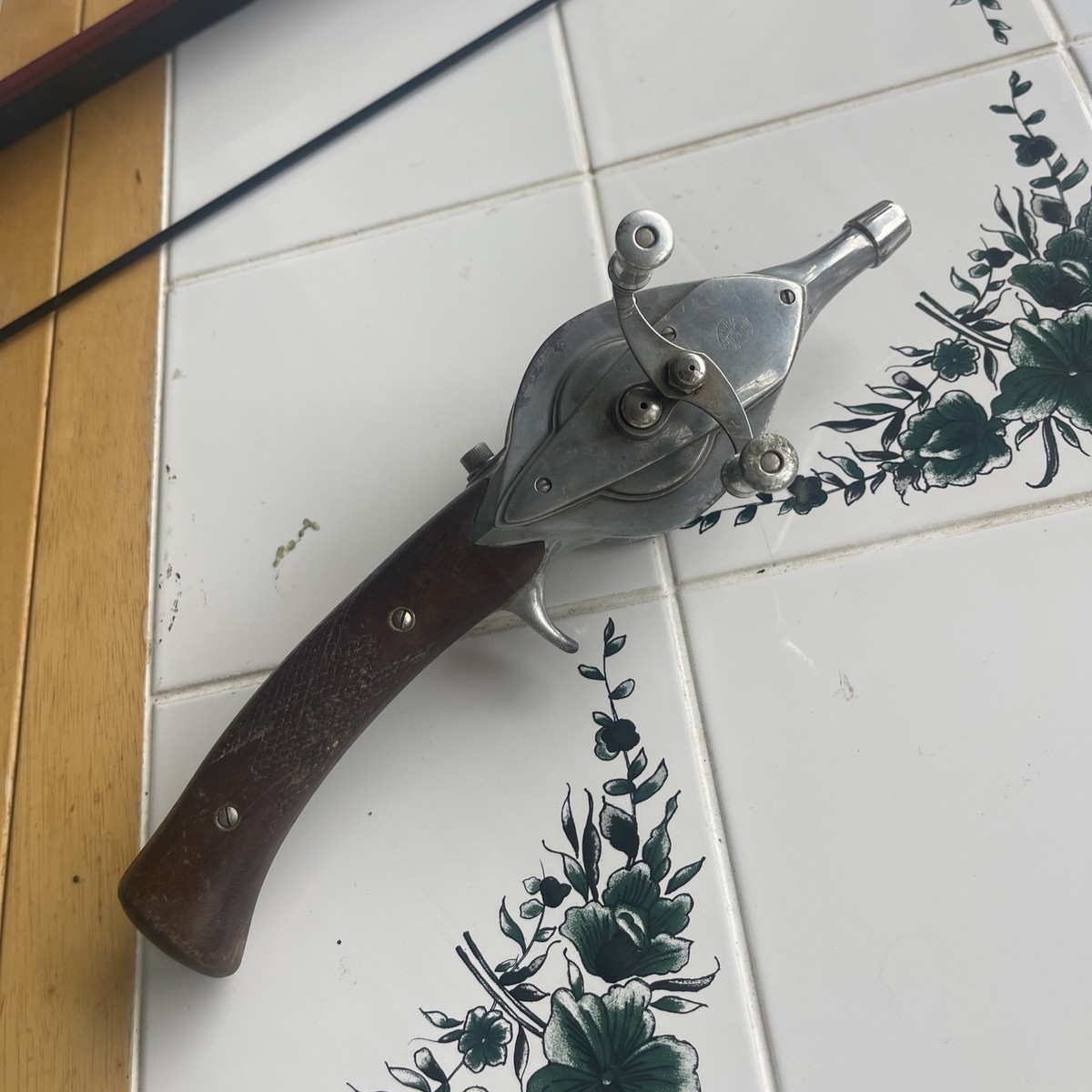 ロッド HURD  super CASTER STEEL OLD ROD Y944 Hurd Super Caster Vintage 1940s Steel Fishing Rod Pistol