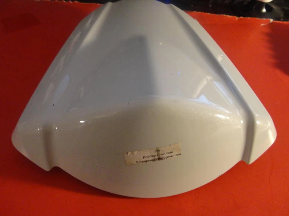 CAPUCHA ASIENTO SUZUKI GSX-R1000 DE FÁBRICA FABRICANTE DE EQUIPOS ORIGINALES BLANCO 4551-21H Foto 2 de 4