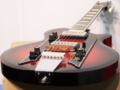 VINTAGE USA 1960 AIRLINE TOWN AND COUNTRY ELECTRIC GUITAR w/CASE