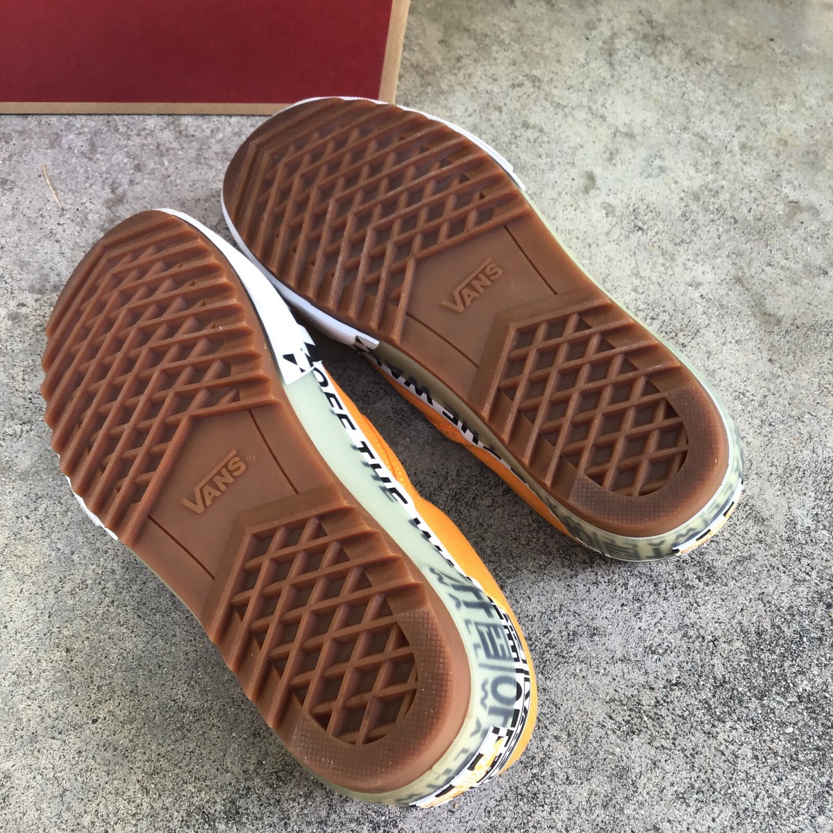 値下げ中　プレミア商品 希少 未使用品 バンズ made in USA VANS Classic Slip-On Logo Stack Bright Orange Women's Size