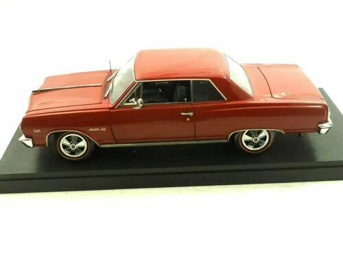 Articoli di modellismo statico AMT Ertl Scala 1:18