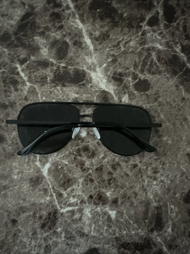 QUAY High Key Mini 126 Aviator Black Gradient And Black Frames Faded Sunglasses - Image 3 of 4
