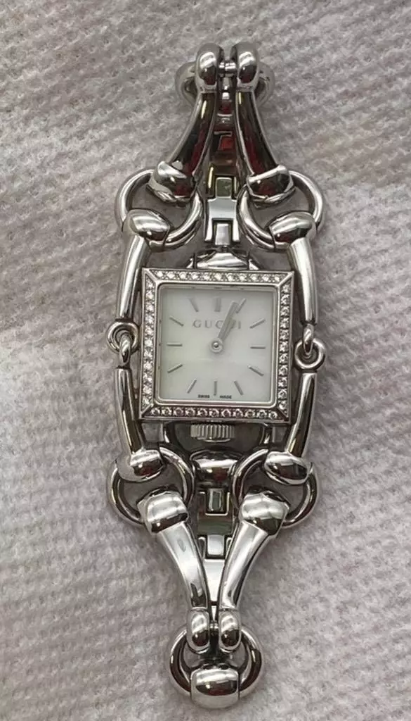 MONTRE FEMME GUCCI SIGNORIA 116,5 SS LUNETTE DIAMANT 19 mm QUARTS.