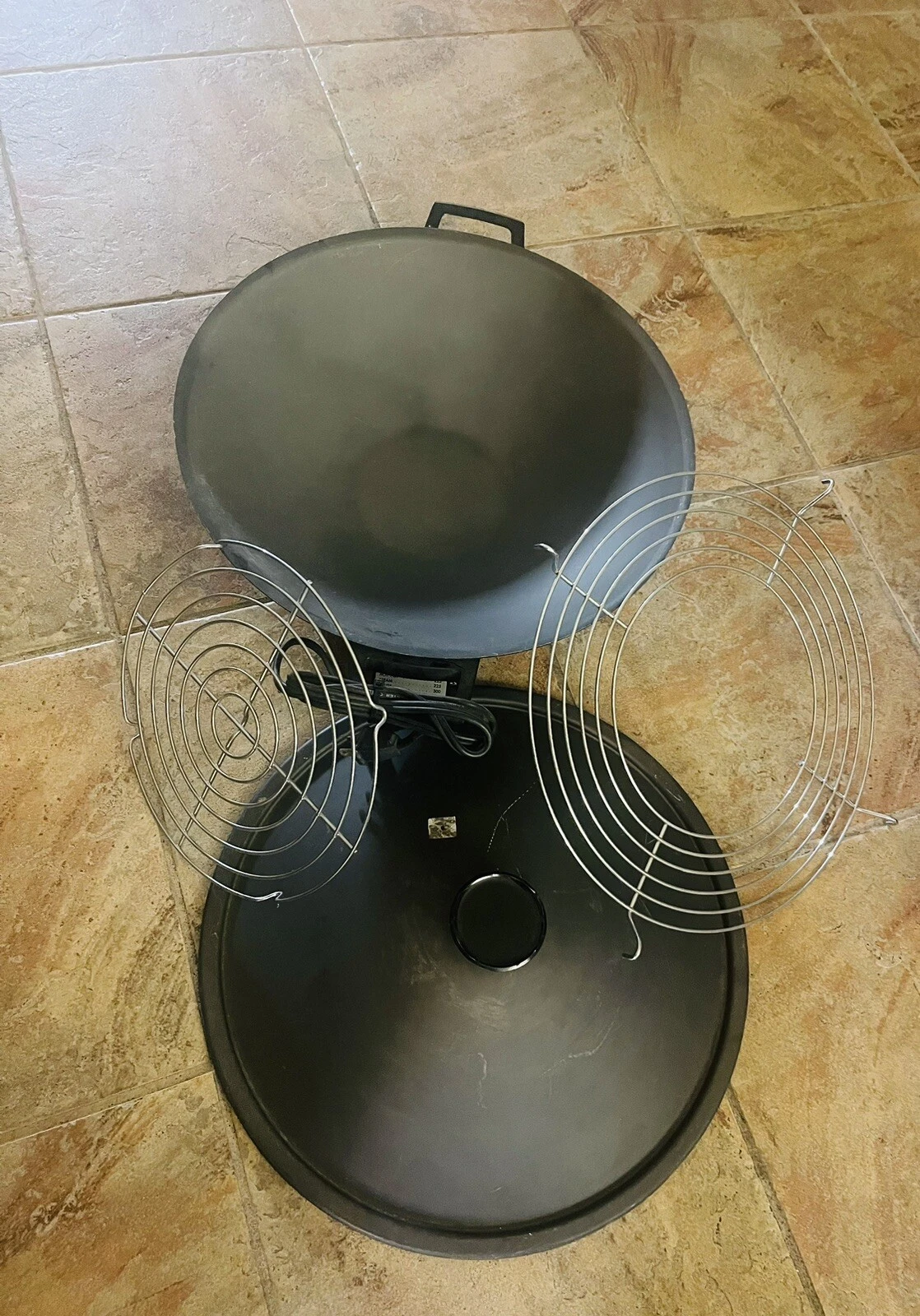 Miracle Maid Electric Wok with 2 Racks; New.