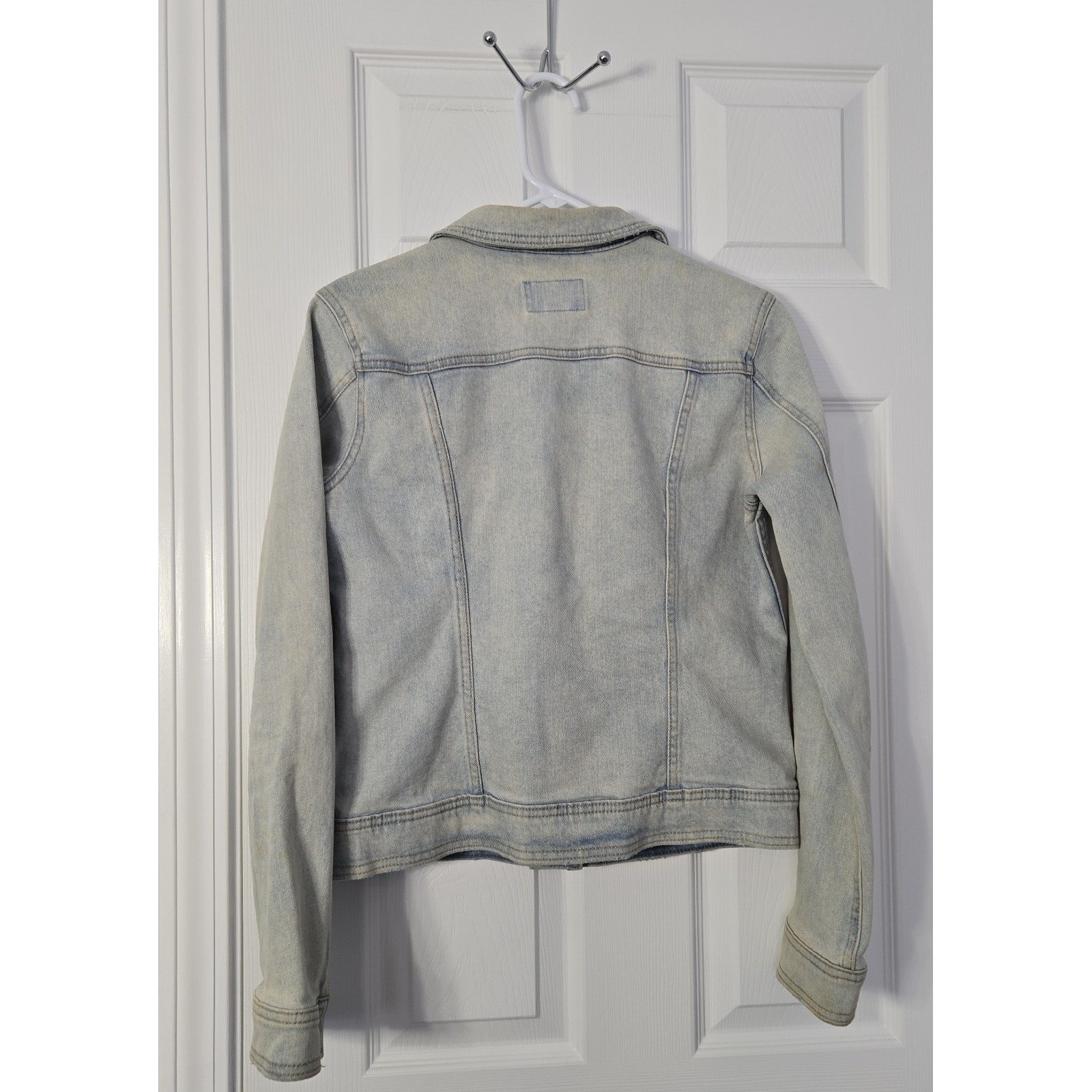 Universal Thread Womans Denim Jacket Size XSmall - image 4