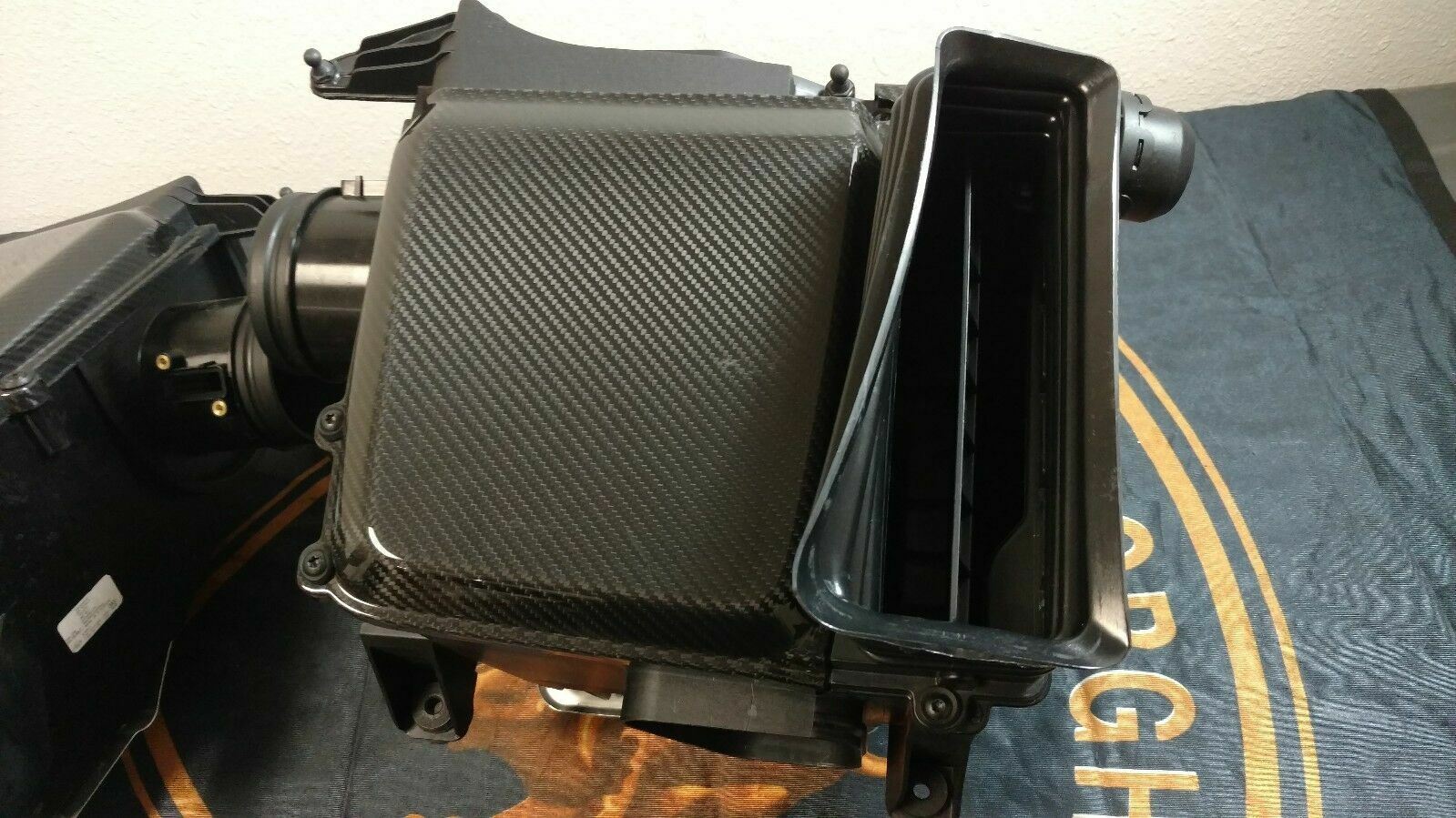 AUDI R8 REAR AIR INTAKE BOX SET CARBON FIBER OEM 4S0133837P 4S0133838P