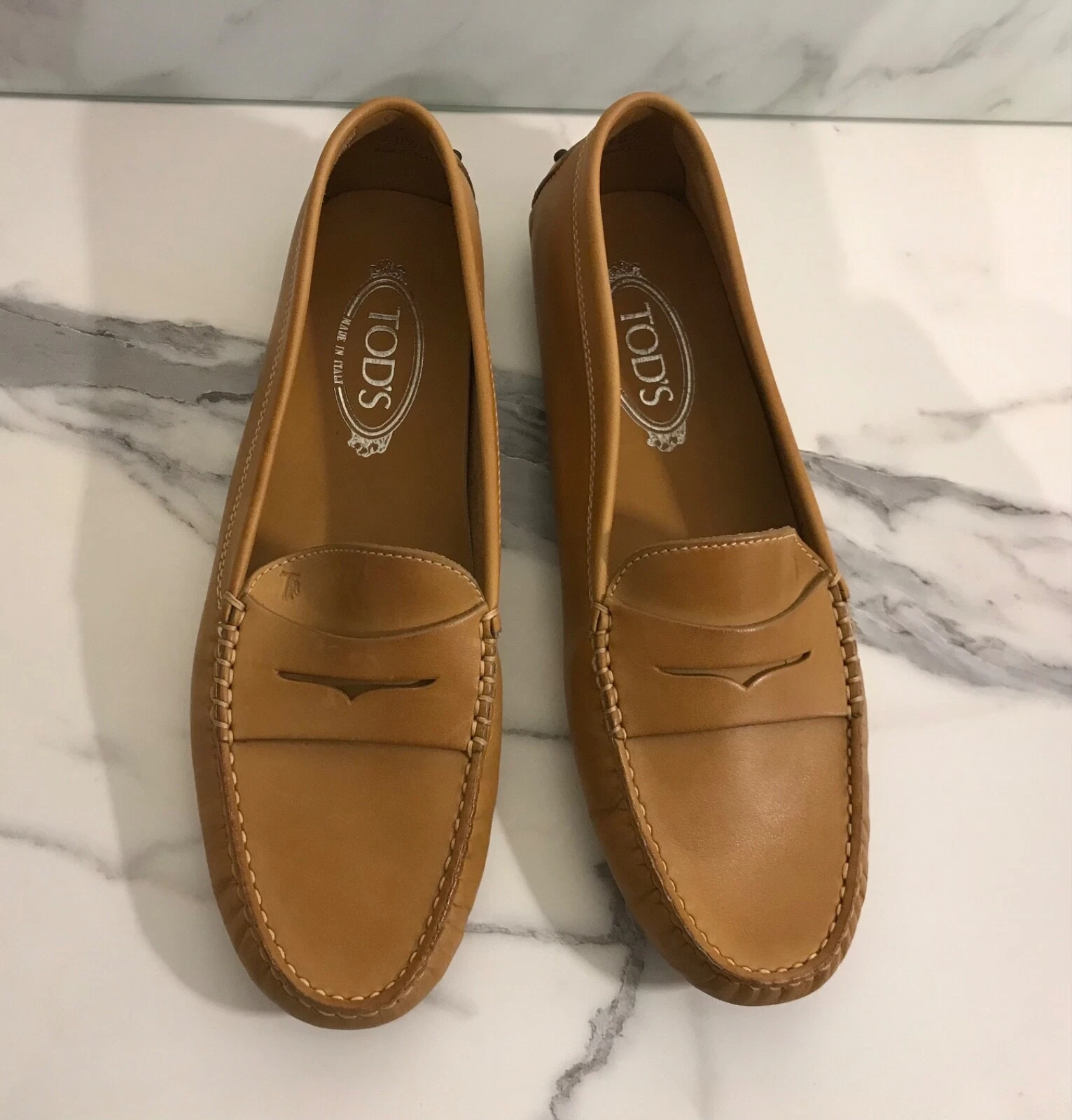 TOD’S MOCASSINI TOD'S IN PELLE. COLORE CAMMELLO .TAGLIA 40 5 (UK 7 5) MAI INDOSSATO. Con scatola.