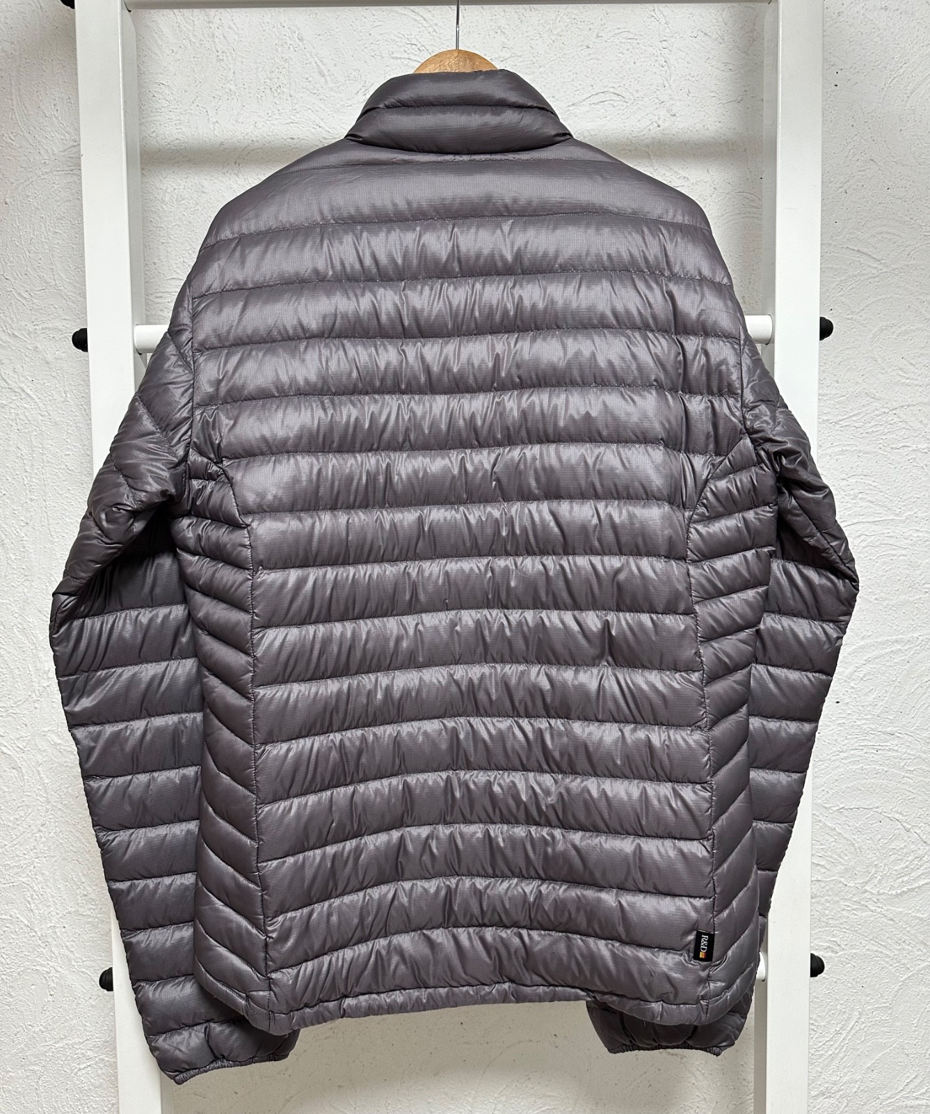 Peak Performance Men’s Down Puffer Jacket Size M - image 9