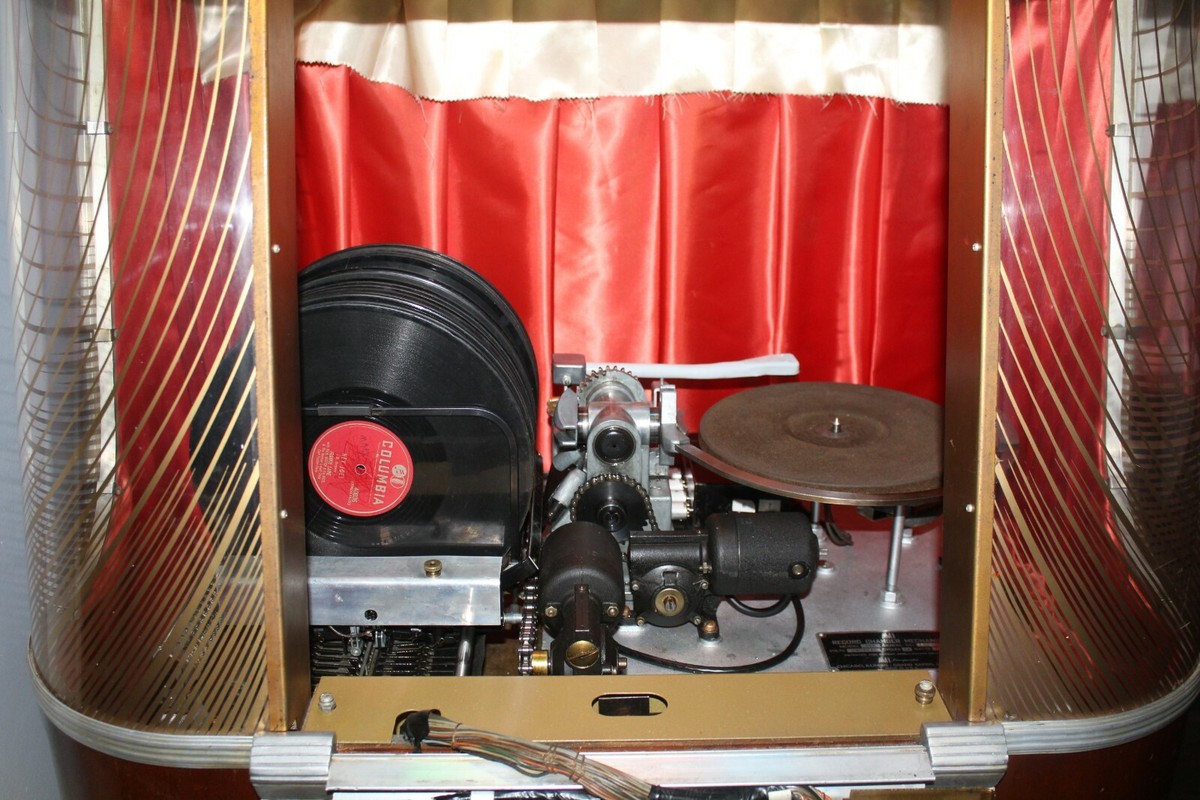 AMI 1948 Model B Jukebox set on 78 RPM super clean original in