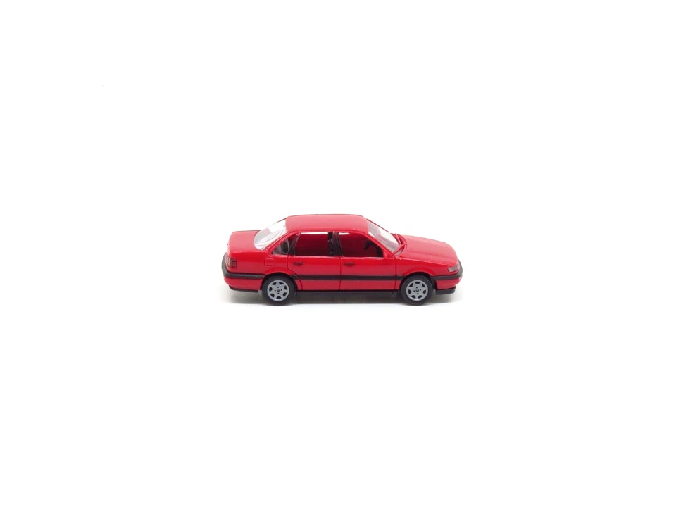 WIKING VOITURE VW PASSAT ROUGE 0410220 - ECHELLE H0 1/87 - Photo 3/4