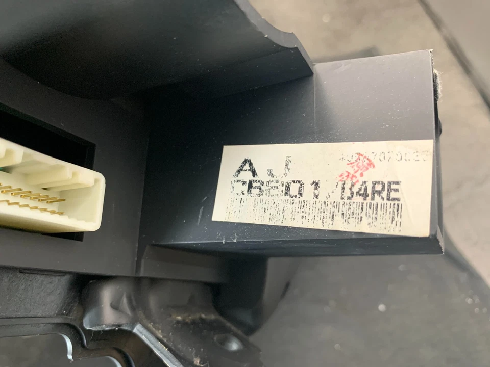 * Cuadro de instrumentos velocímetro Nissan Murano 2005 3,5 L 6 cilindros 158.032 millas Foto 3 de 4