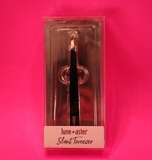 Lune Aster Slant Tweezer