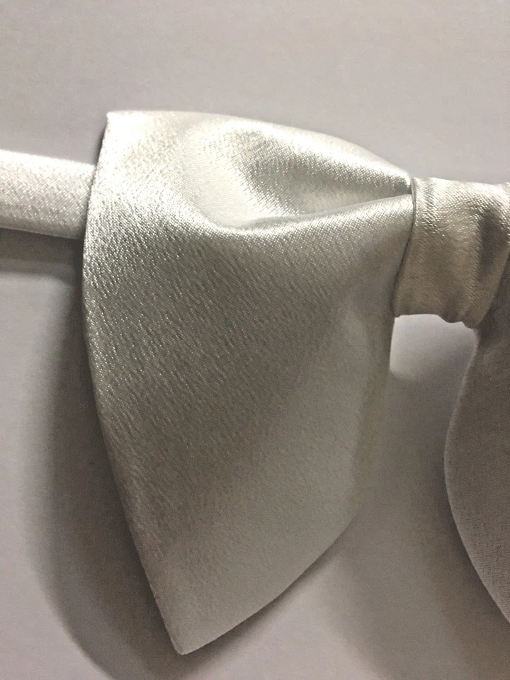 Pajarita de satén blanca de gran tamaño hecha a mano estilo vintage años 70 boda graduación Foto 2 de 3