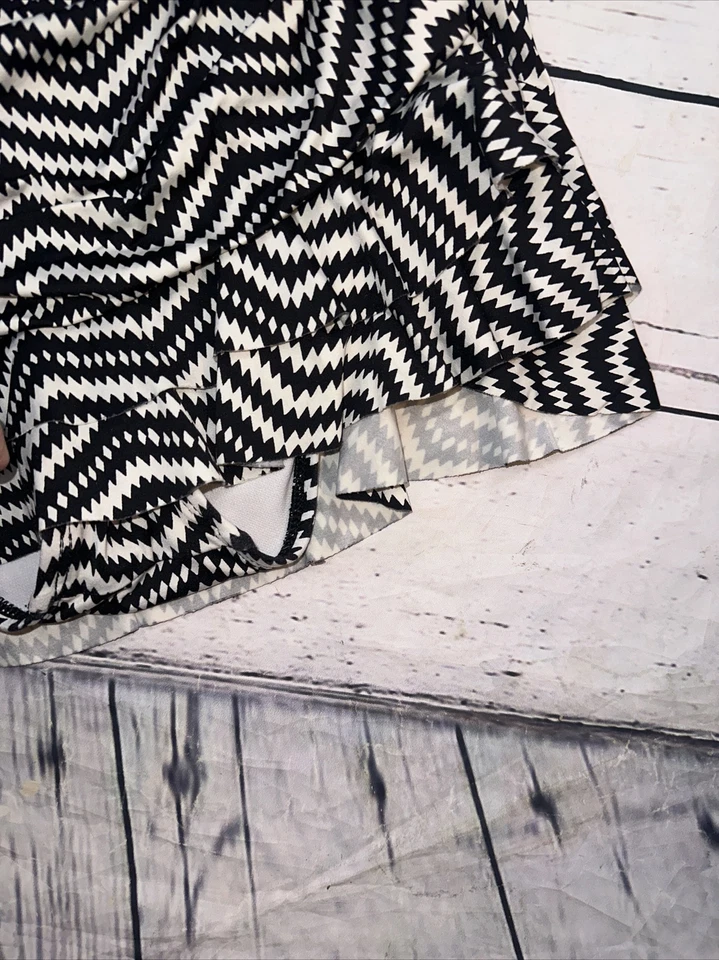 Traje de baño Apt 9 talla grande de una pieza con falda inferior blanco y negro en zigzag Foto 3 de 4