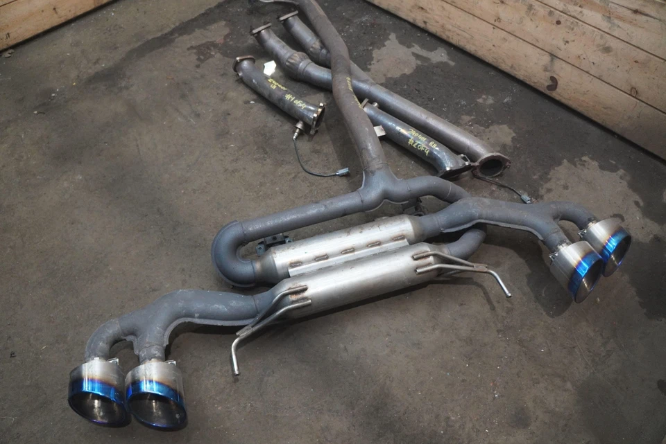 Rear Exhaust Muffler Silencer Tail Pipe Set 20100JF00A OEM Nissan GT-R 2010 Foto 4 de 4