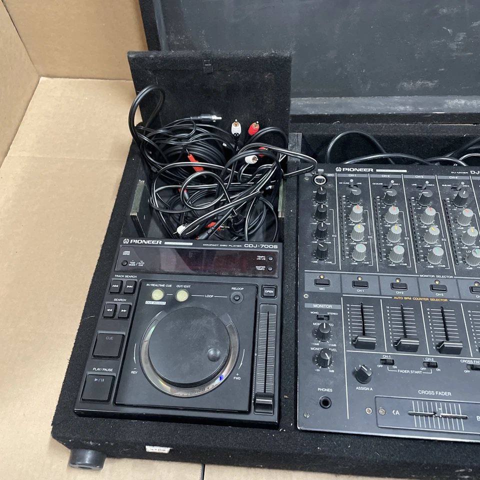 Pioneer DJM5000 Stereo Club DJ Rackmount Mixer DJM-5000 & 2 CDJ-700S In CASE - Image 2 of 4
