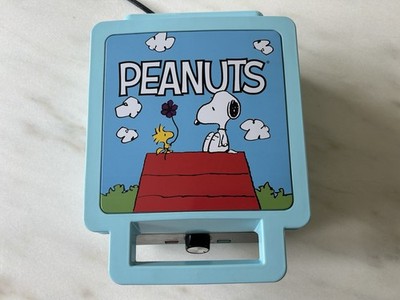 Peanuts Snoopy Charlie Brown & Woodstock Electric Waffle Maker Uncanny Brands