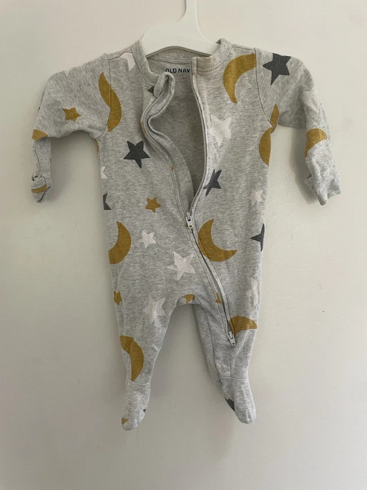 Old Navy Baby Boys Moon & Stars 100% Cotton Zip Footed 1-Piece Heather Gray 0-3M - Image 4 of 4