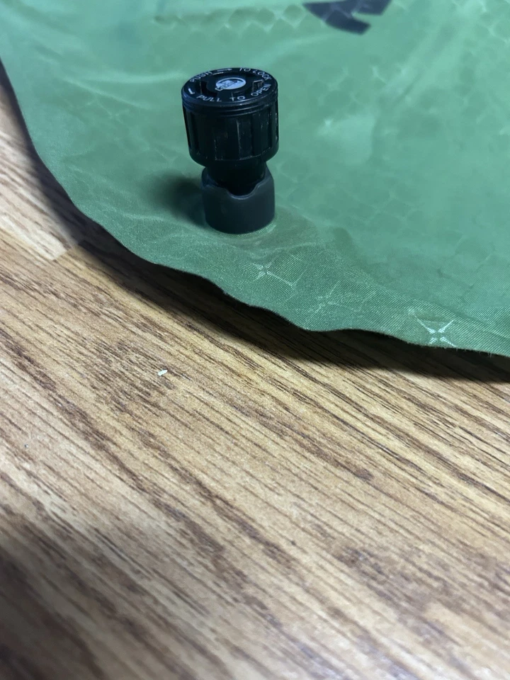 Almohadilla para dormir ligera Klymit Static v verde, inflable, 10-15 respiraciones 2 rellenos Foto 3 de 4