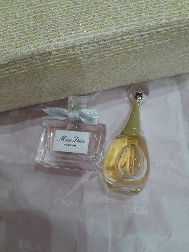 DIOR Gold Makeup Clutch Bag Holiday Limited Edition 2024 +parfum set new⚘️❤️ - Picture 3 of 10