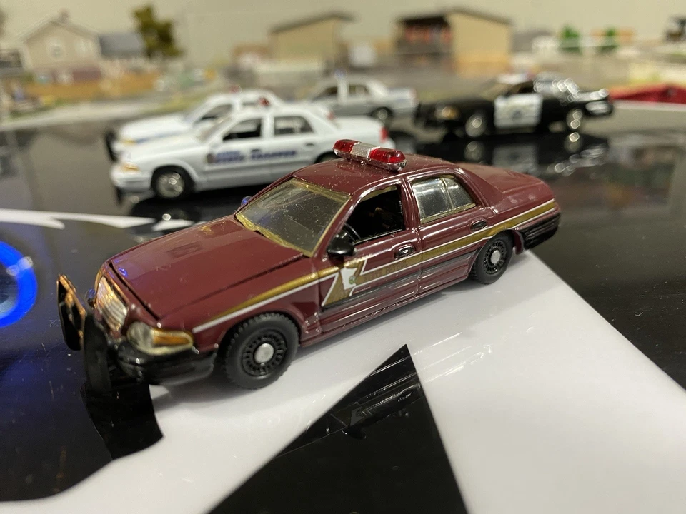 SpecCast 1:64 Ford Crown Victoria Alabama,California,Minnesota, Arizona,Kansas - Image 3 of 4